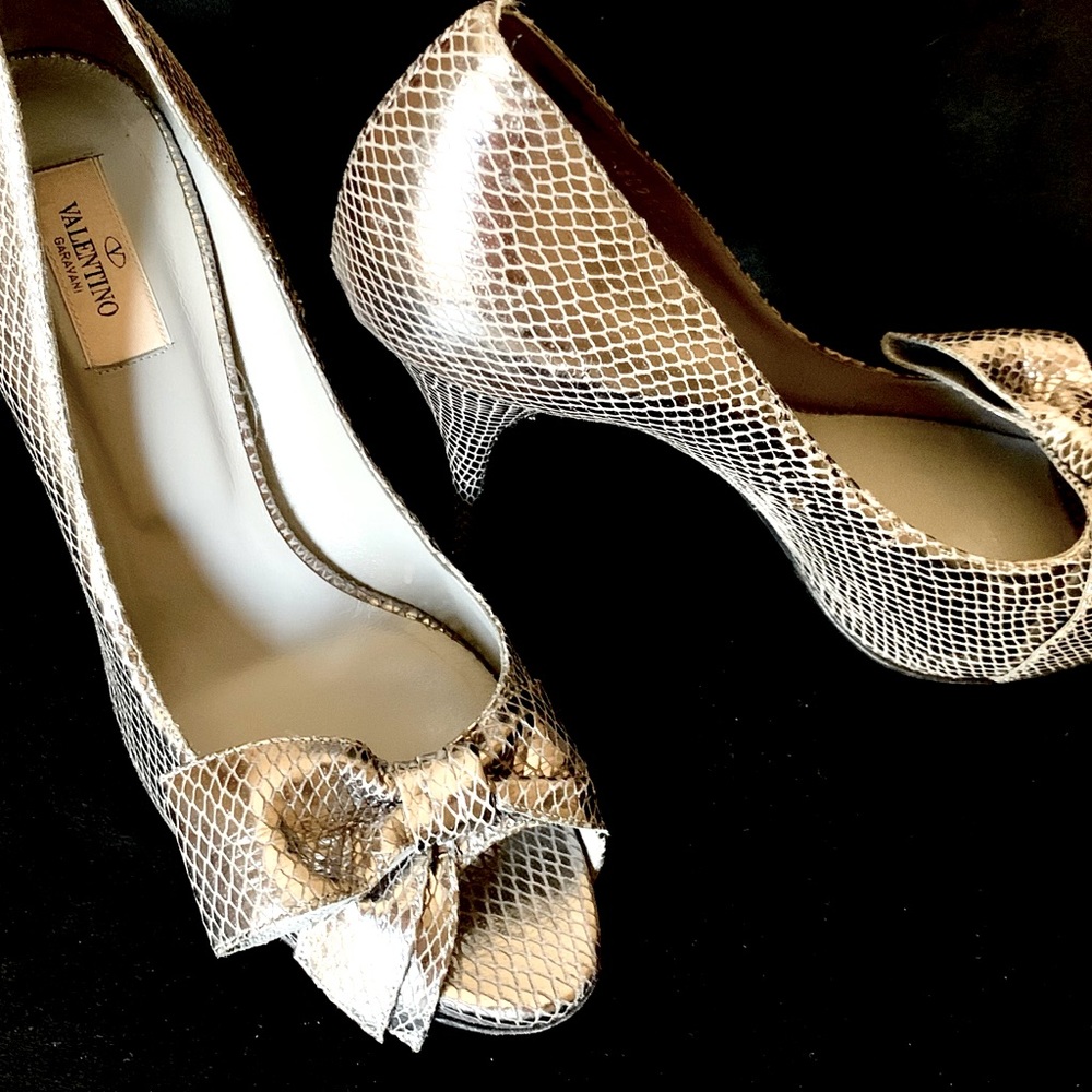Stunning Valentino Garavani Stormy Silver Snakeskin Platform Shoes